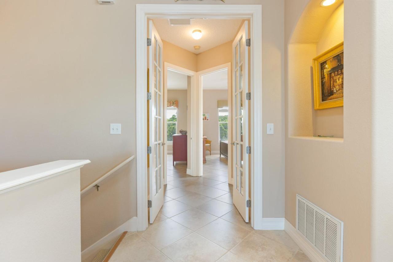 Luxury Cearra Del Ray Townhome Seconds To 2-car Garage *