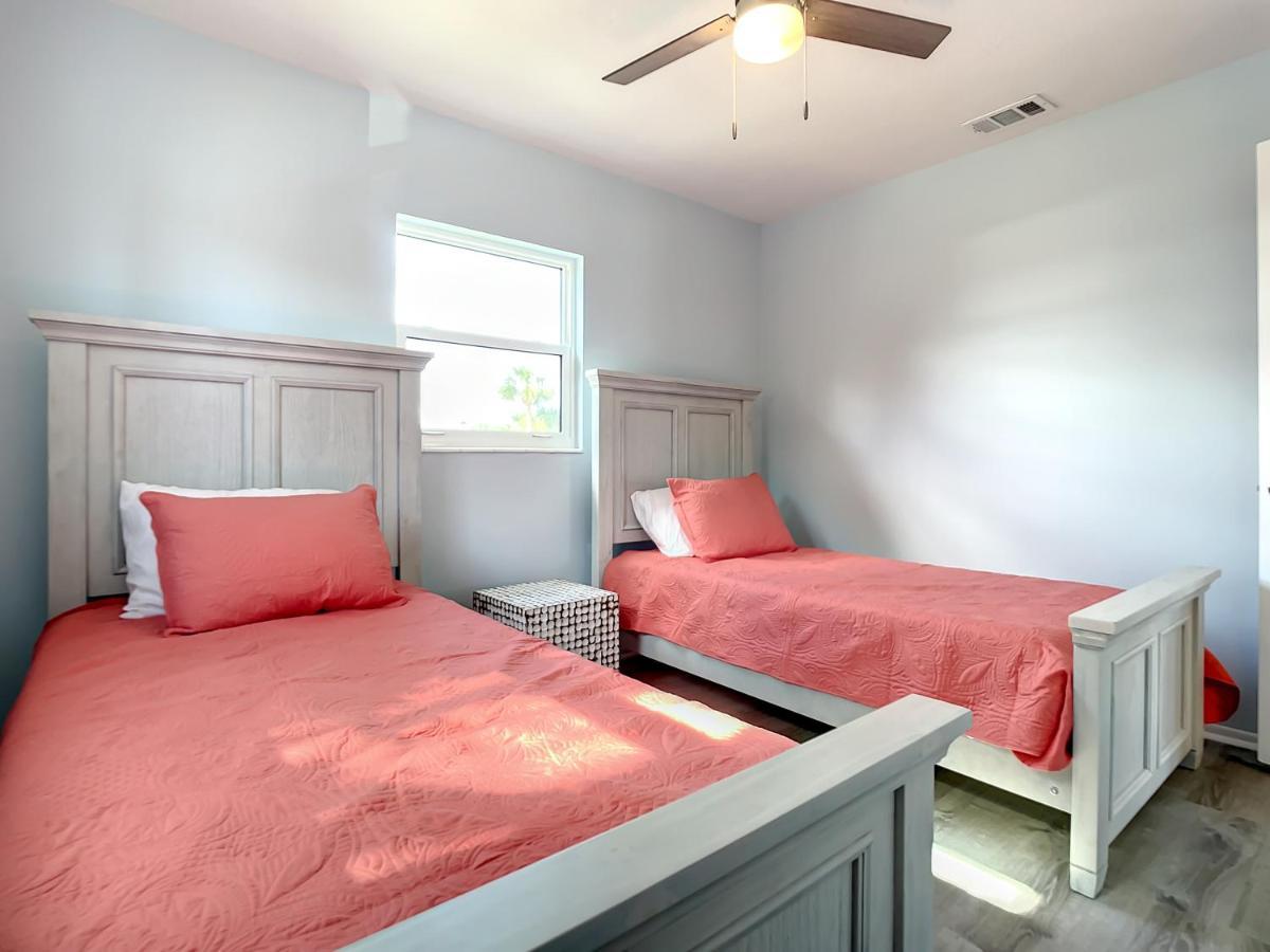 Holiday home One Piece ~ Duplex With Pool ~ 2 Minutes From Flagler Avenue New Smyrna Beach