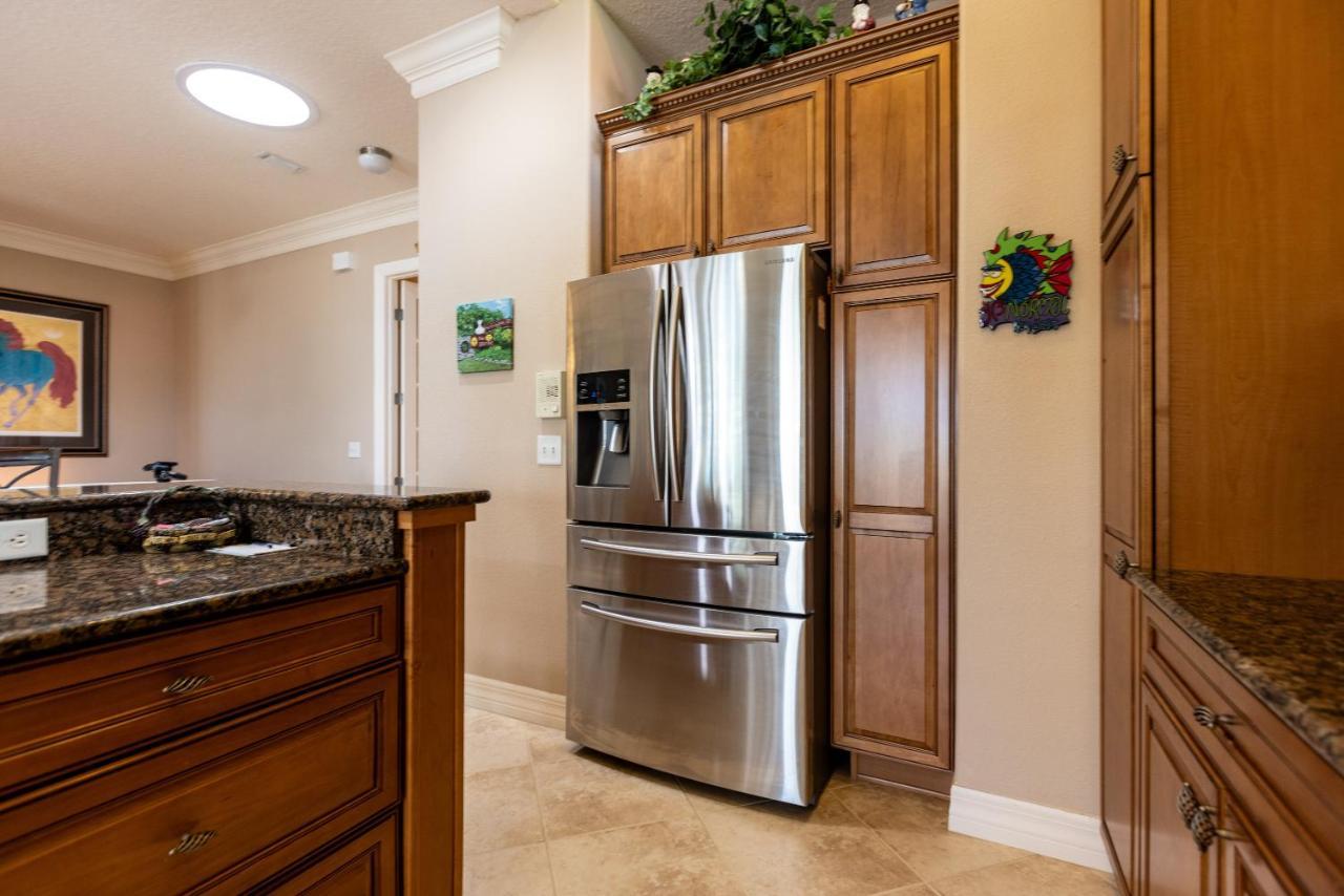 Luxury Cearra Del Ray Townhome Seconds To 2-car Garage *