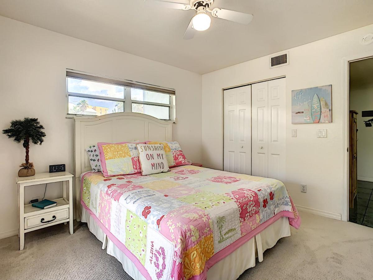 Salt Life Pool ~ Ocean Views ~ Walk To Flagler Avenue ~ 604s Holiday home