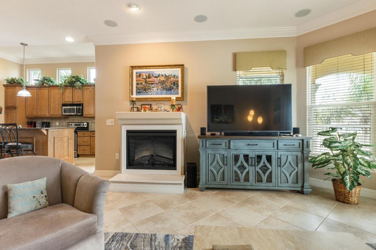Luxury Cearra Del Ray Townhome Seconds To 2-car Garage Villa *