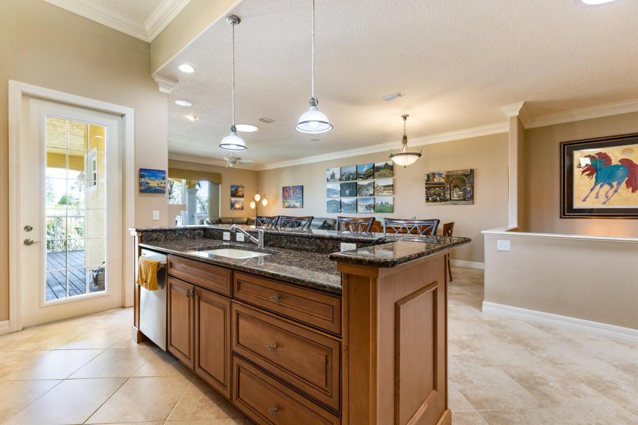 Luxury Cearra Del Ray Townhome Seconds To 2-car Garage Villa New Smyrna Beach