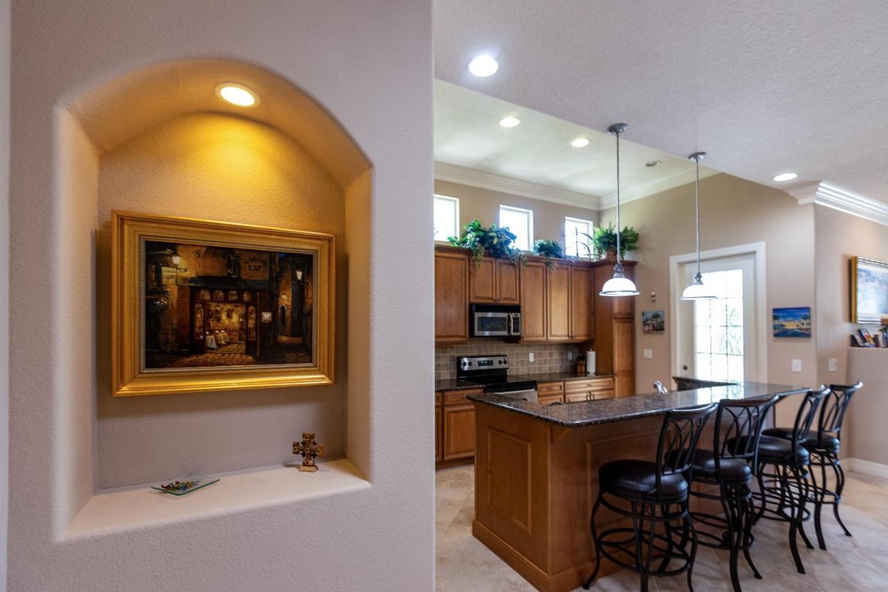 Luxury Cearra Del Ray Townhome Seconds To 2-car Garage Villa