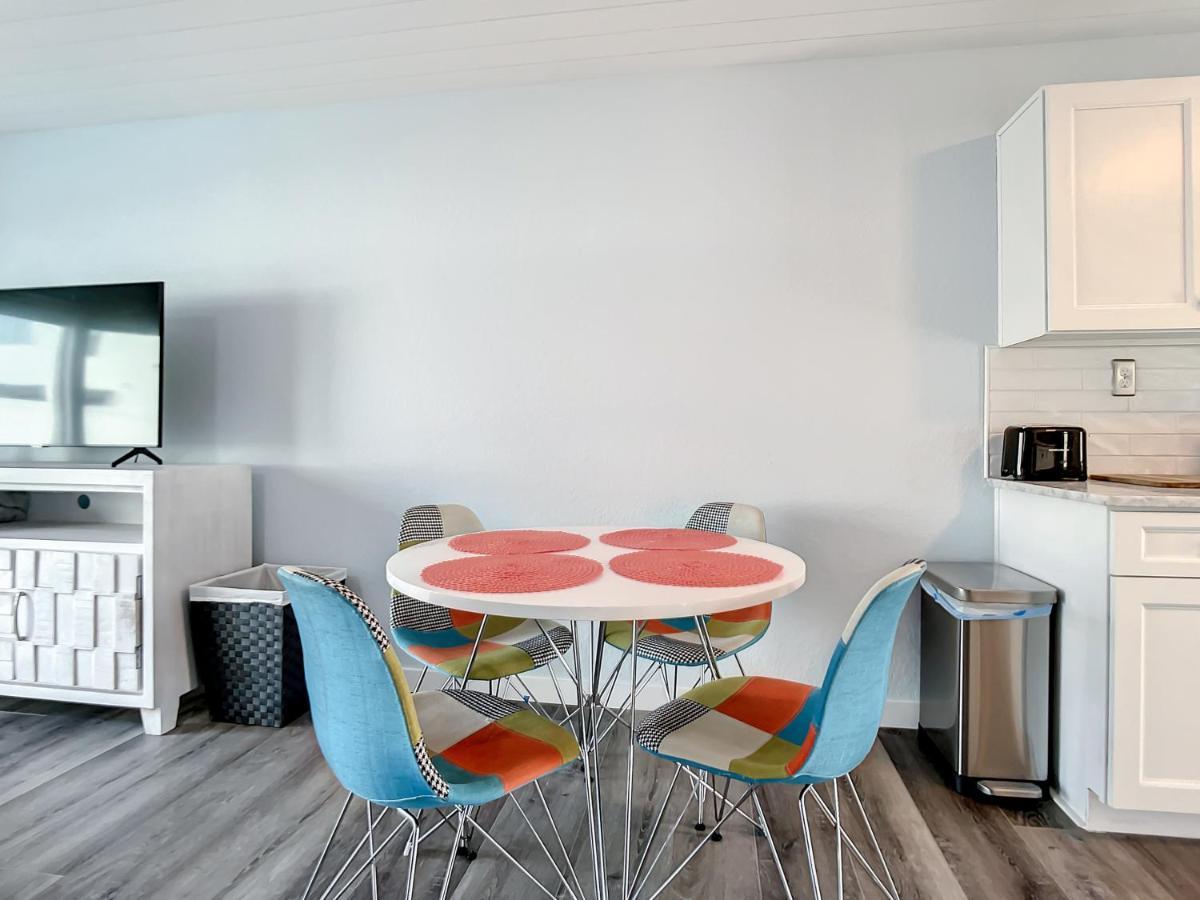 One Piece ~ Duplex With Pool ~ 2 Minutes From Flagler Avenue * New Smyrna Beach