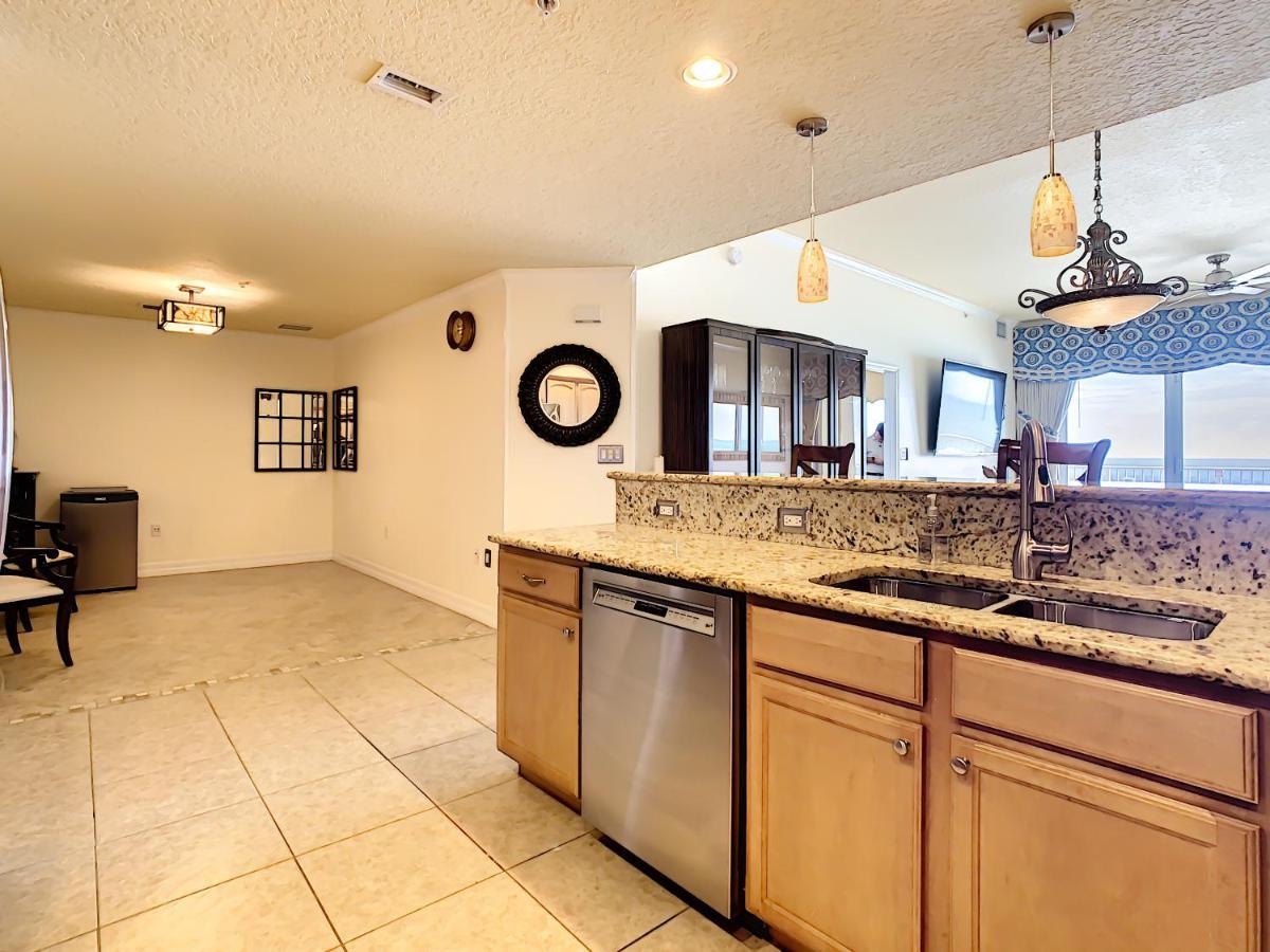 Luxury Beachfront Malibu On 7th Floor ~ Close To Shopping Dining ~ Malibu 703 Apartment *