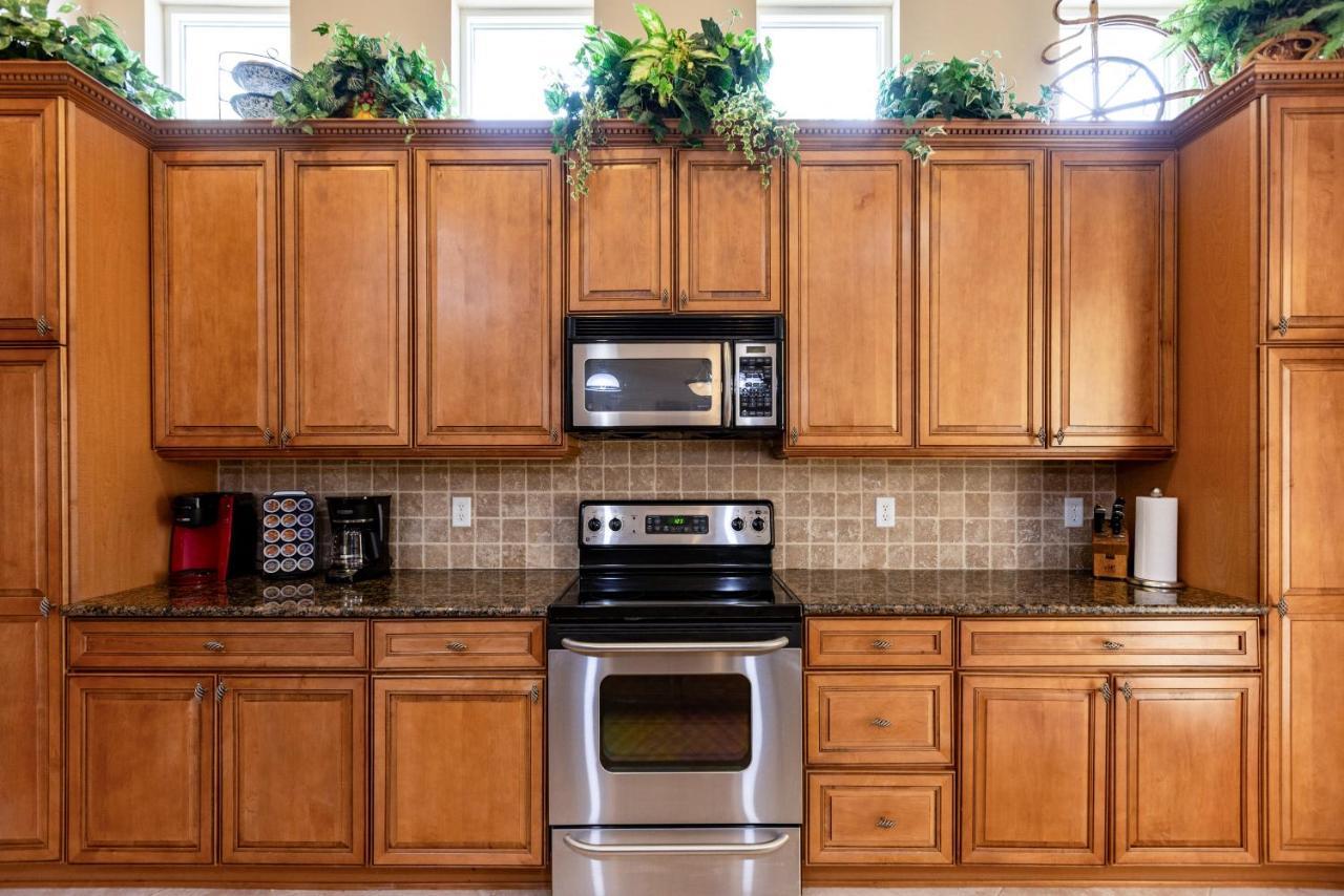 Luxury Cearra Del Ray Townhome Seconds To 2-car Garage