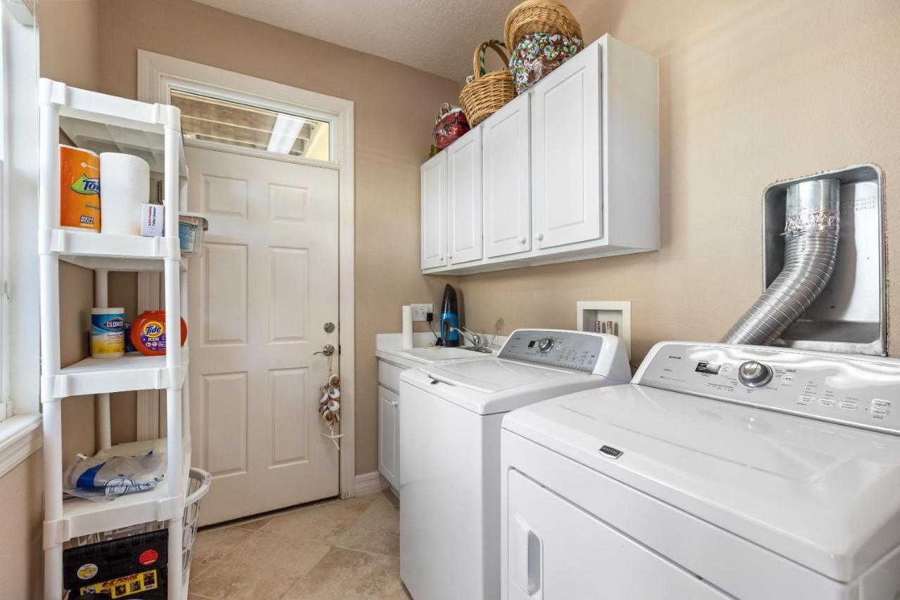 Luxury Cearra Del Ray Townhome Seconds To 2-car Garage Villa