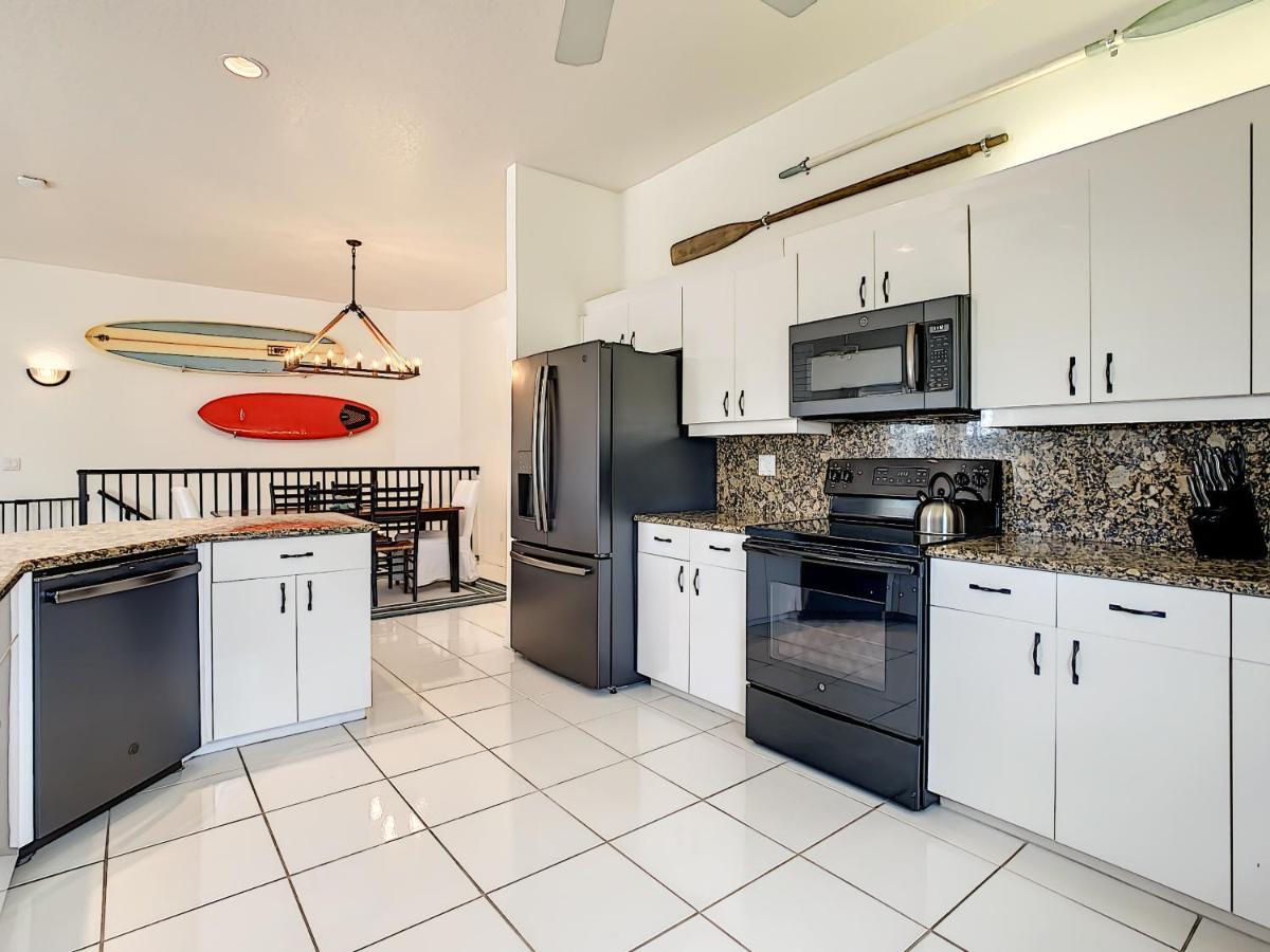 Salt Life Pool ~ Ocean Views ~ Walk To Flagler Avenue ~ 604s Holiday home