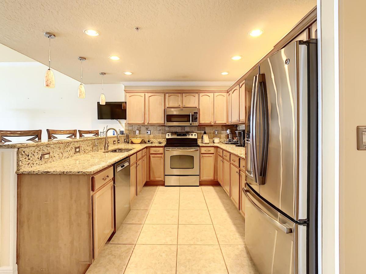 Apartment Luxury Beachfront Malibu On 7th Floor ~ Close To Shopping Dining ~ Malibu 703