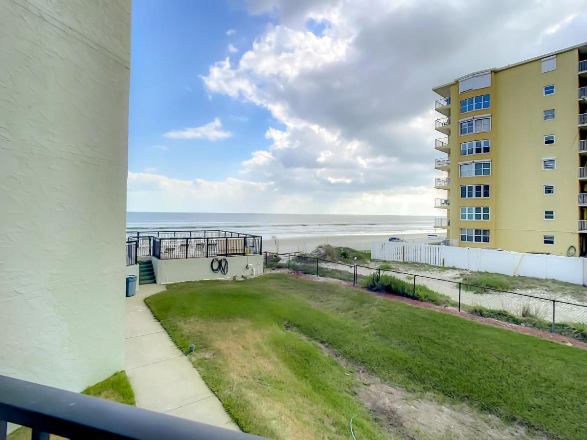 Apartment Ocean View With A Beachfront Pool At Ocean Trillium ~ 203