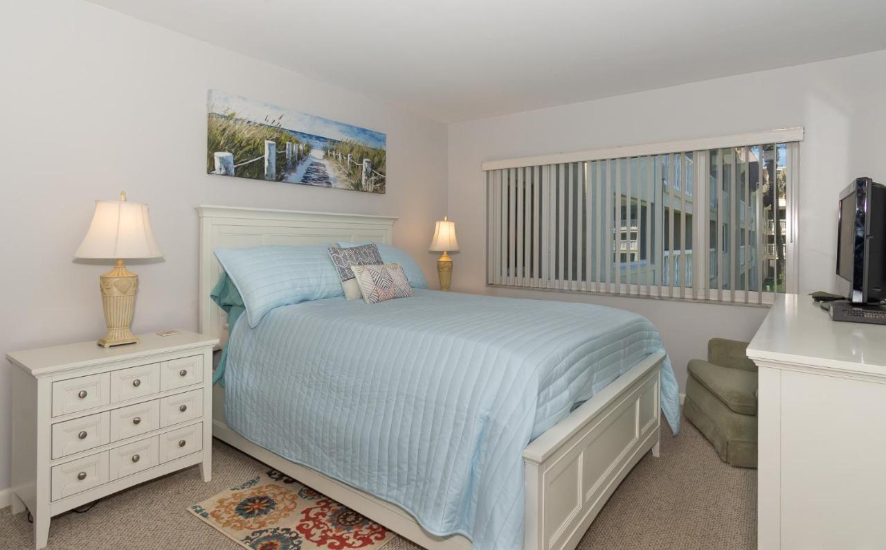Apartment Ocean View Overlooks The Pool Ocean ~ Chateau By The Sea - 23b New Smyrna Beach