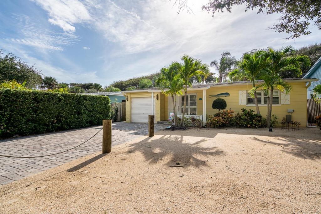 Turtles Nest Pool ~ Hot Tub ~ Walking Distance To The - 821 E. 11th New Smyrna Beach