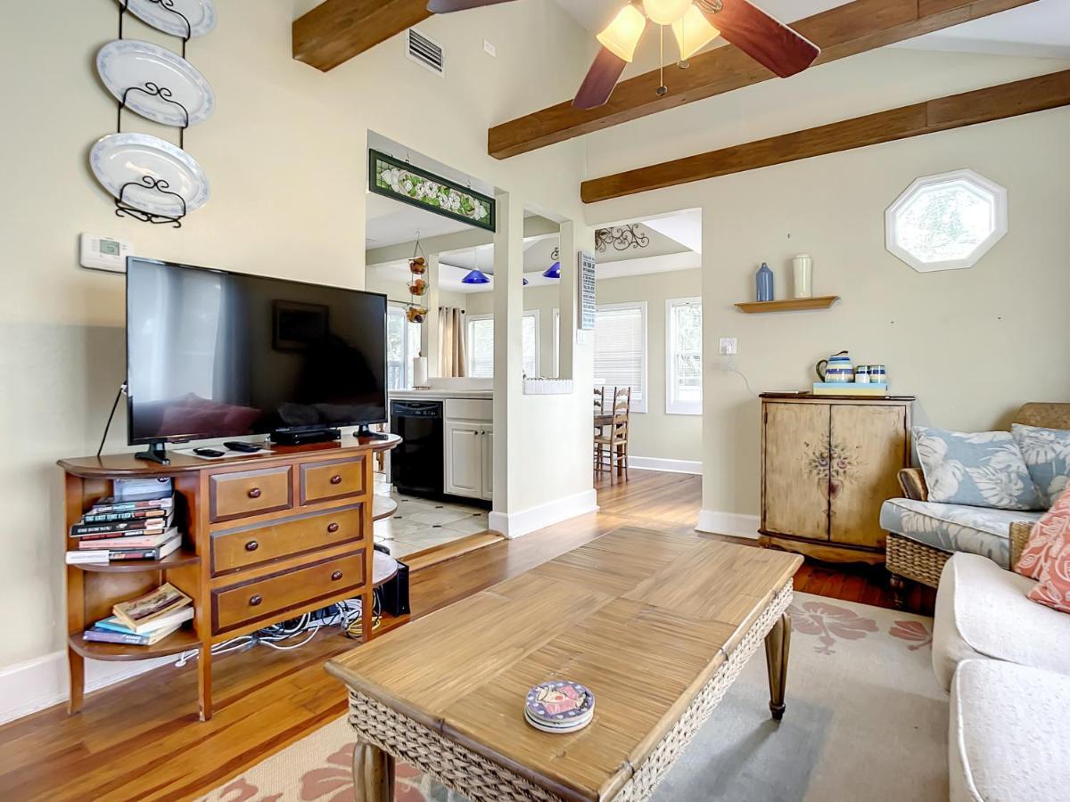 Holiday home Charming Carriage House Near Historic Canal Street Minutes To The