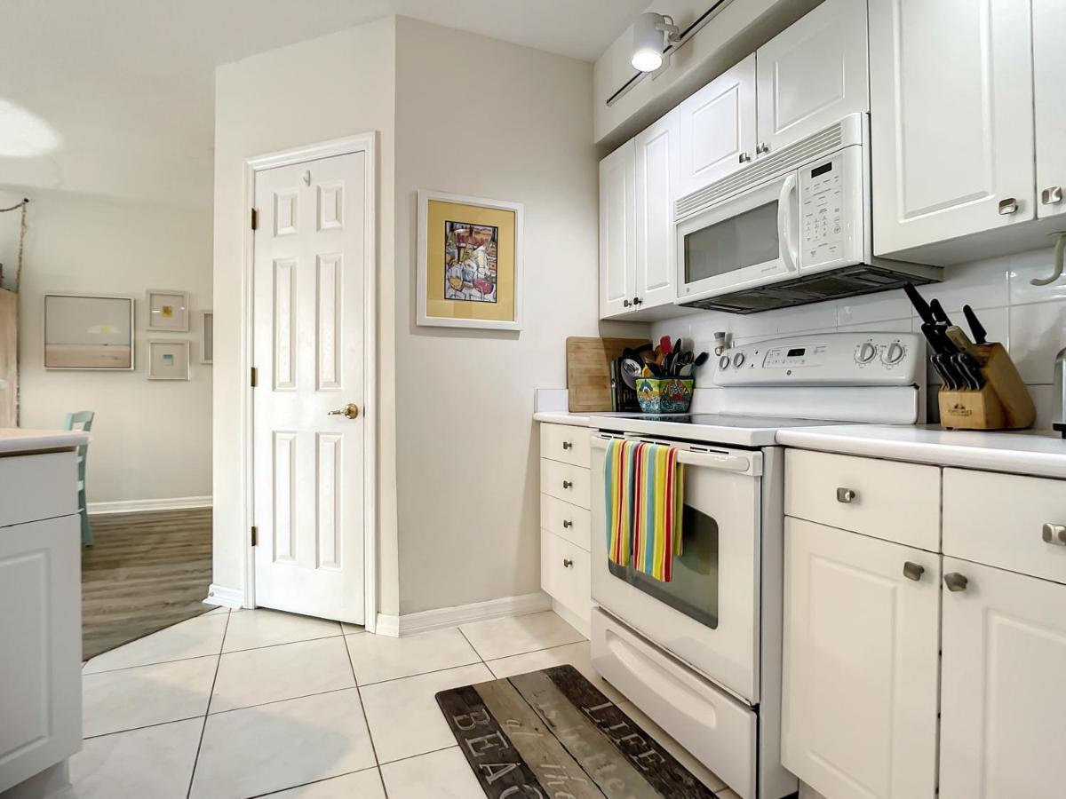 Take In These Beautiful Views Of The Ocean In Gorgeous 22 Condo. Ow1-302 New Smyrna Beach