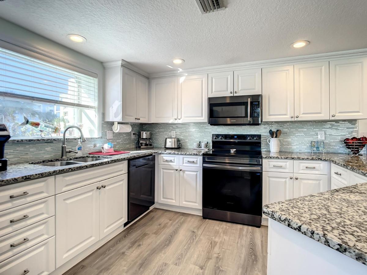 Gorgeous Oceanwalk On The Corner With Superb Views Of The Ocean. Ow1-201 Apartment *