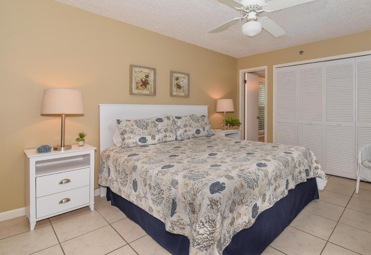 Beachfront Palm House - Walk Right Out To The Pool Access - Ph1b Apartment *
