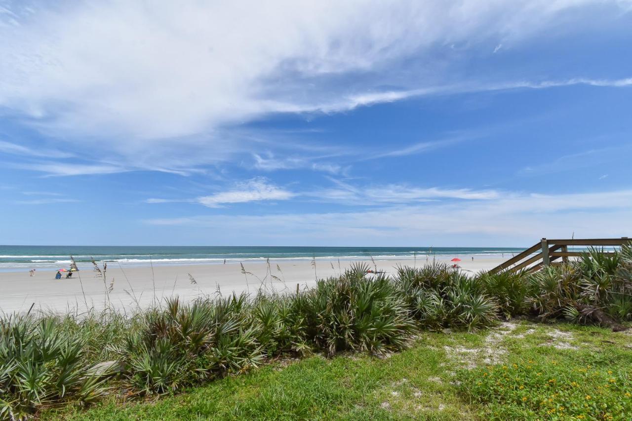 Apartment Beachfront Palm House - Walk Right Out To The Pool Access - Ph1b