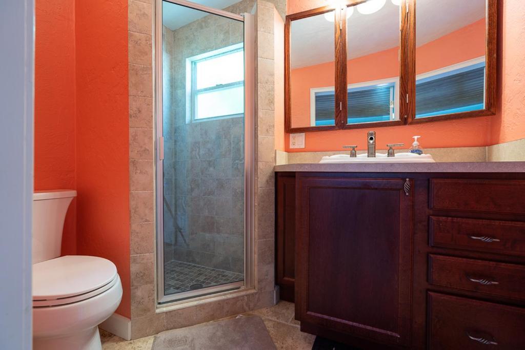 Turtles Nest Pool ~ Hot Tub ~ Walking Distance To The - 821 E. 11th New Smyrna Beach