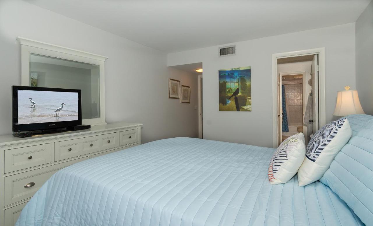 Ocean View Overlooks The Pool Ocean ~ Chateau By The Sea - 23b *