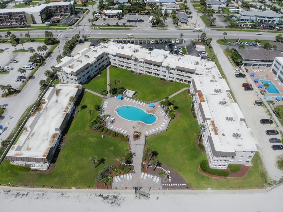 Ocean View Overlooks The Pool Ocean ~ Chateau By The Sea - 23b Apartment New Smyrna Beach