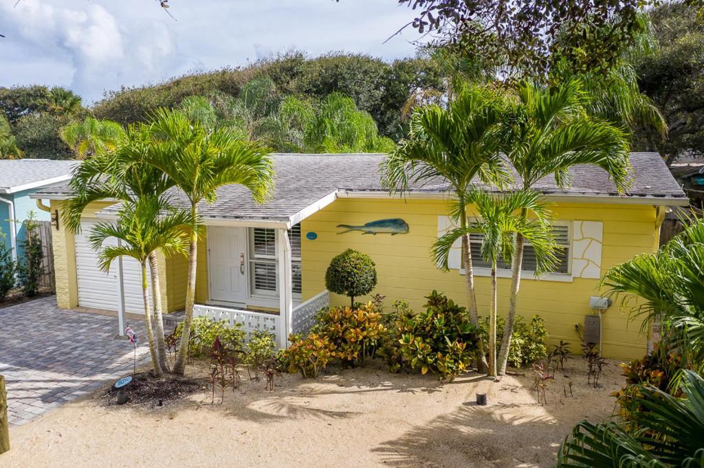 Turtles Nest Pool ~ Hot Tub ~ Walking Distance To The - 821 E. 11th New Smyrna Beach