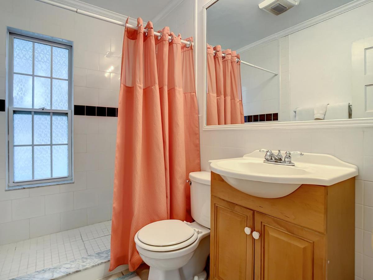 Charming Carriage House Near Historic Canal Street Minutes To The Holiday home