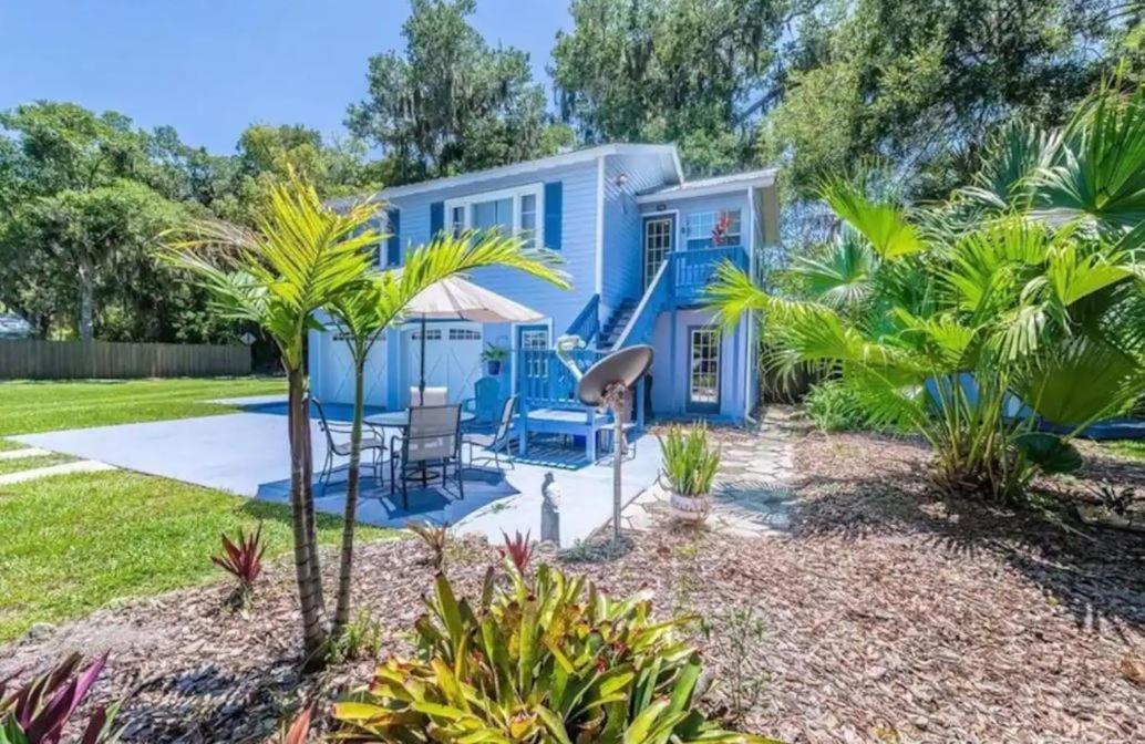 Charming Carriage House Near Historic Canal Street Minutes To The Holiday home New Smyrna Beach