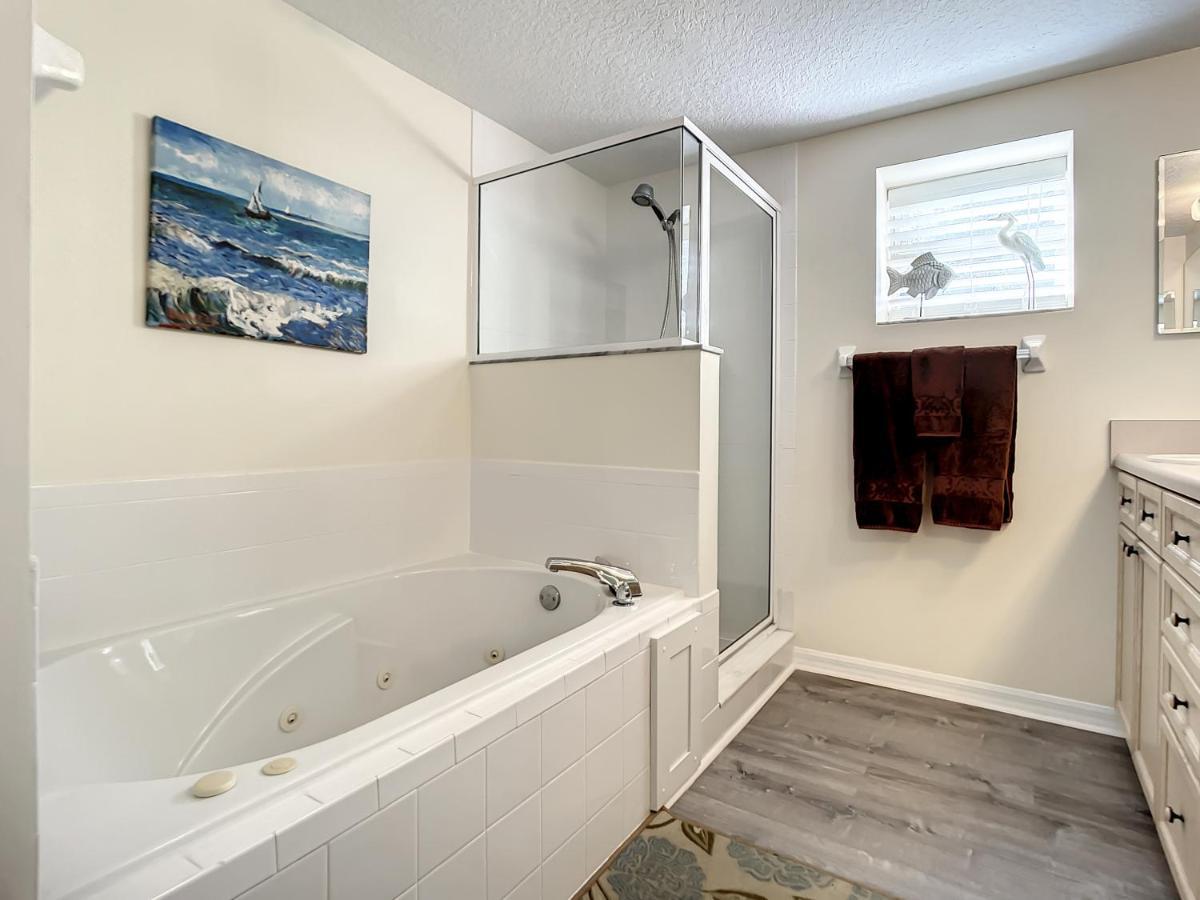 Gorgeous Oceanwalk On The Corner With Superb Views Of The Ocean. Ow1-201