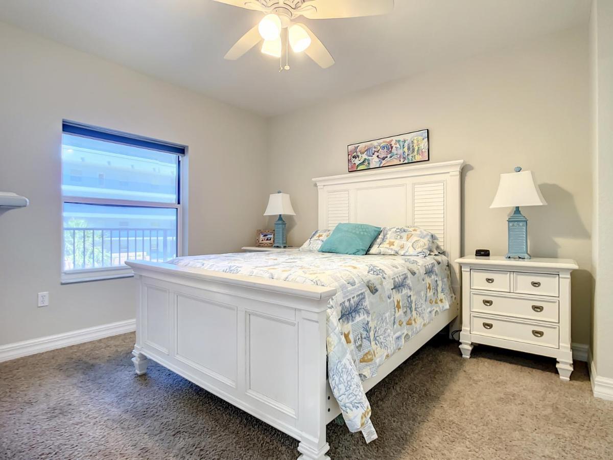 Set Sail In Beautiful Coastal Themed 32 With Gorgeous Ocean Views Ow13-305