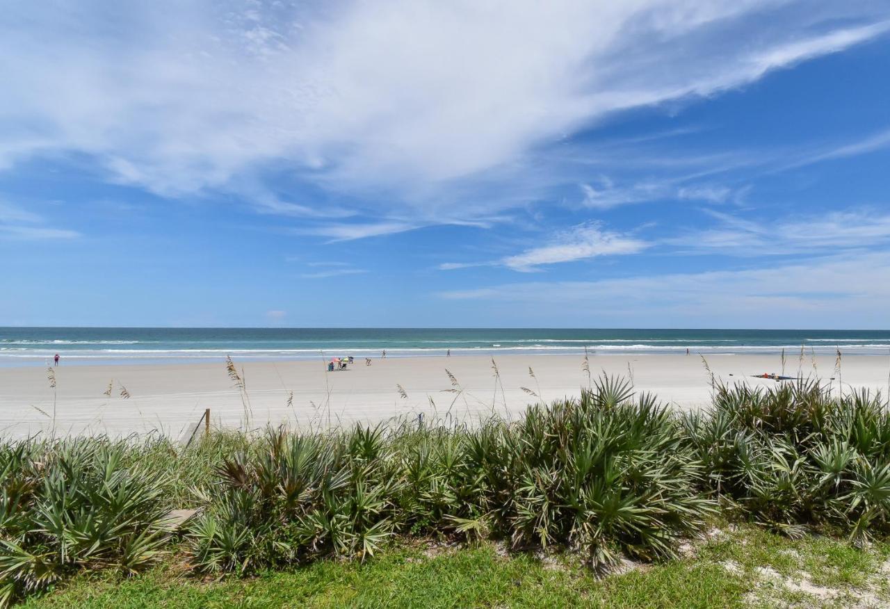 Beachfront Palm House - Walk Right Out To The Pool Access - Ph1b New Smyrna Beach