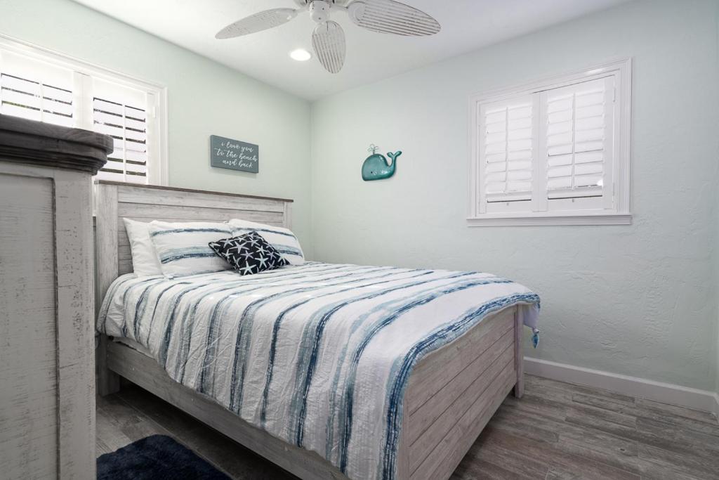 Holiday home Turtles Nest Pool ~ Hot Tub ~ Walking Distance To The - 821 E. 11th New Smyrna Beach