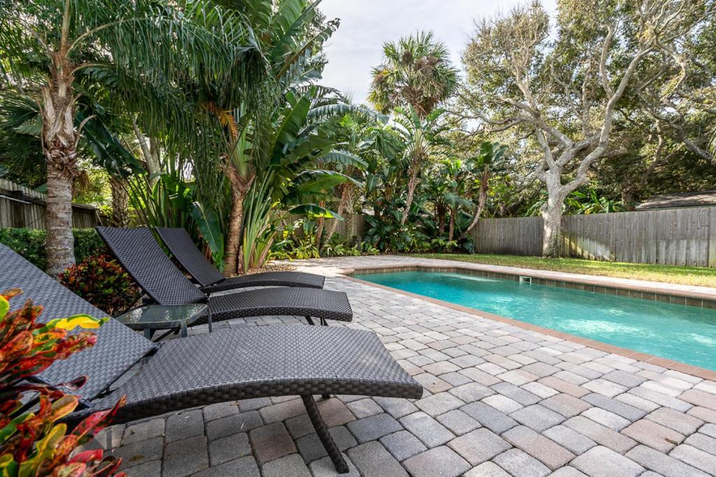 Turtles Nest Pool ~ Hot Tub ~ Walking Distance To The - 821 E. 11th New Smyrna Beach