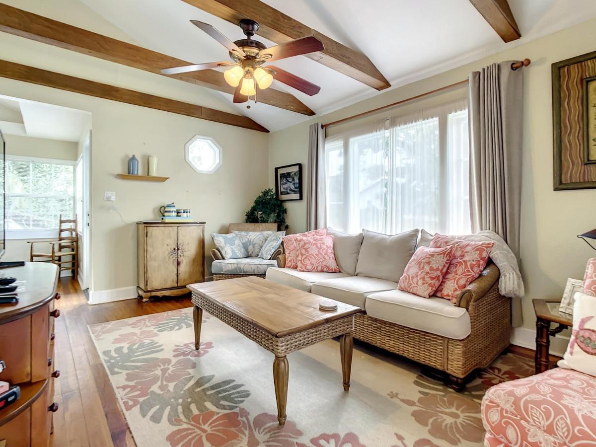 Charming Carriage House Near Historic Canal Street Minutes To The Holiday home *