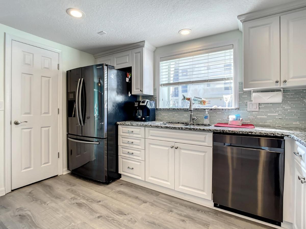 Apartment Gorgeous Oceanwalk On The Corner With Superb Views Of The Ocean. Ow1-201