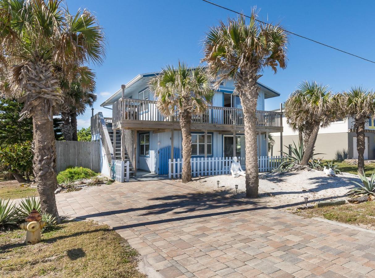 The Artist House- Beachfront - 6298s Holiday home