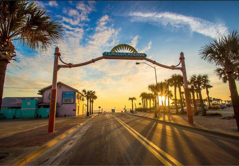 Sea Forever Beachfront Golden Arms 501 ~ Walk To Shopping Dining Night Life On Flagler Ave. Apartment *