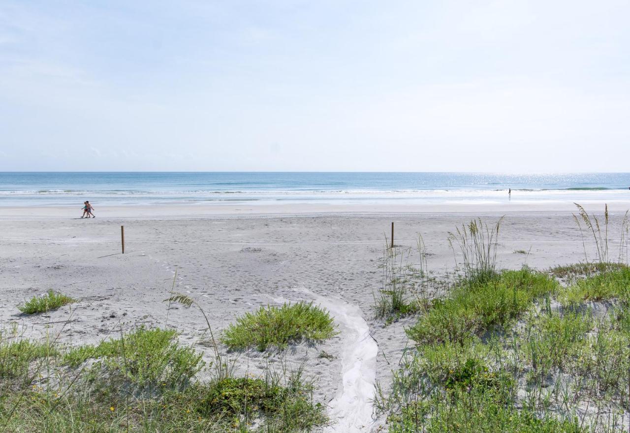 Beachfront Palm House - Walk Right Out To The Pool Access - Ph1b