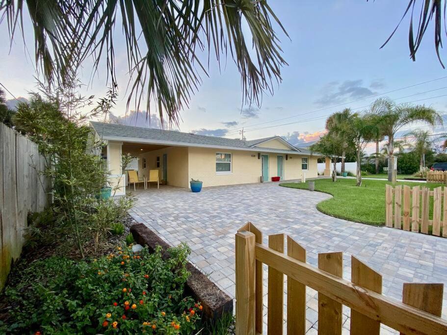 Rated! Buddha's Bungalow, Near Flagler & Holiday home New Smyrna Beach