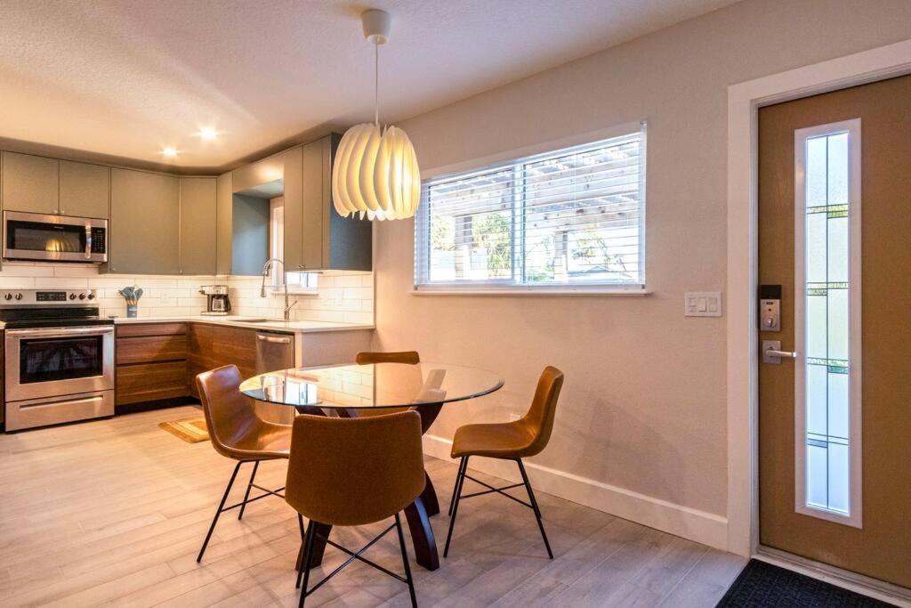 New Stylish & Cozy Dune Daisy Near & Flagler Holiday home New Smyrna Beach