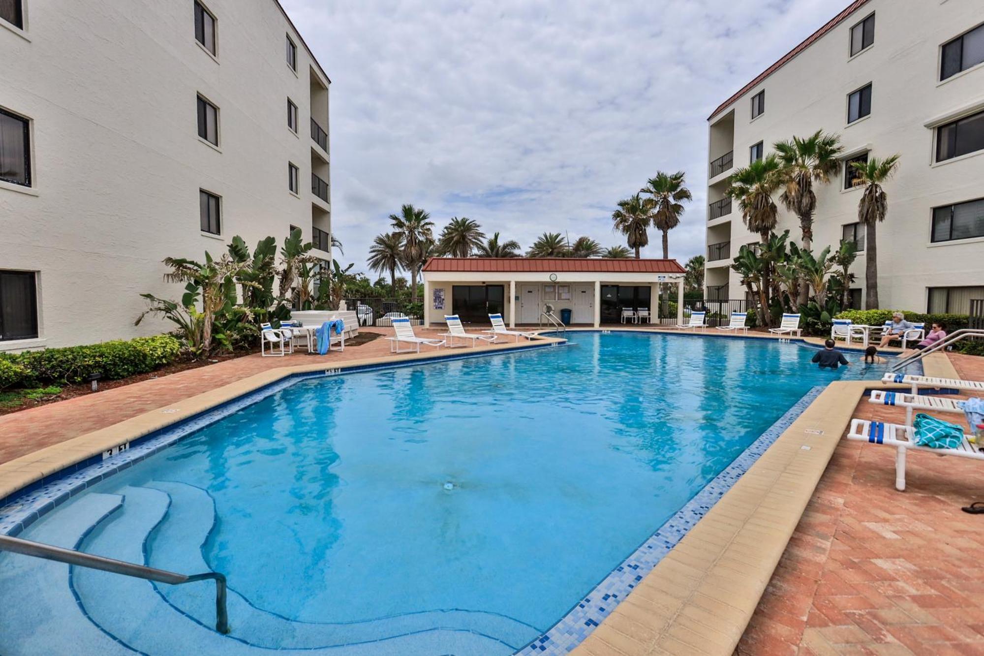 Oceanfront Corner Unit At Chadham-by-the-sea Car Free Ch210 *