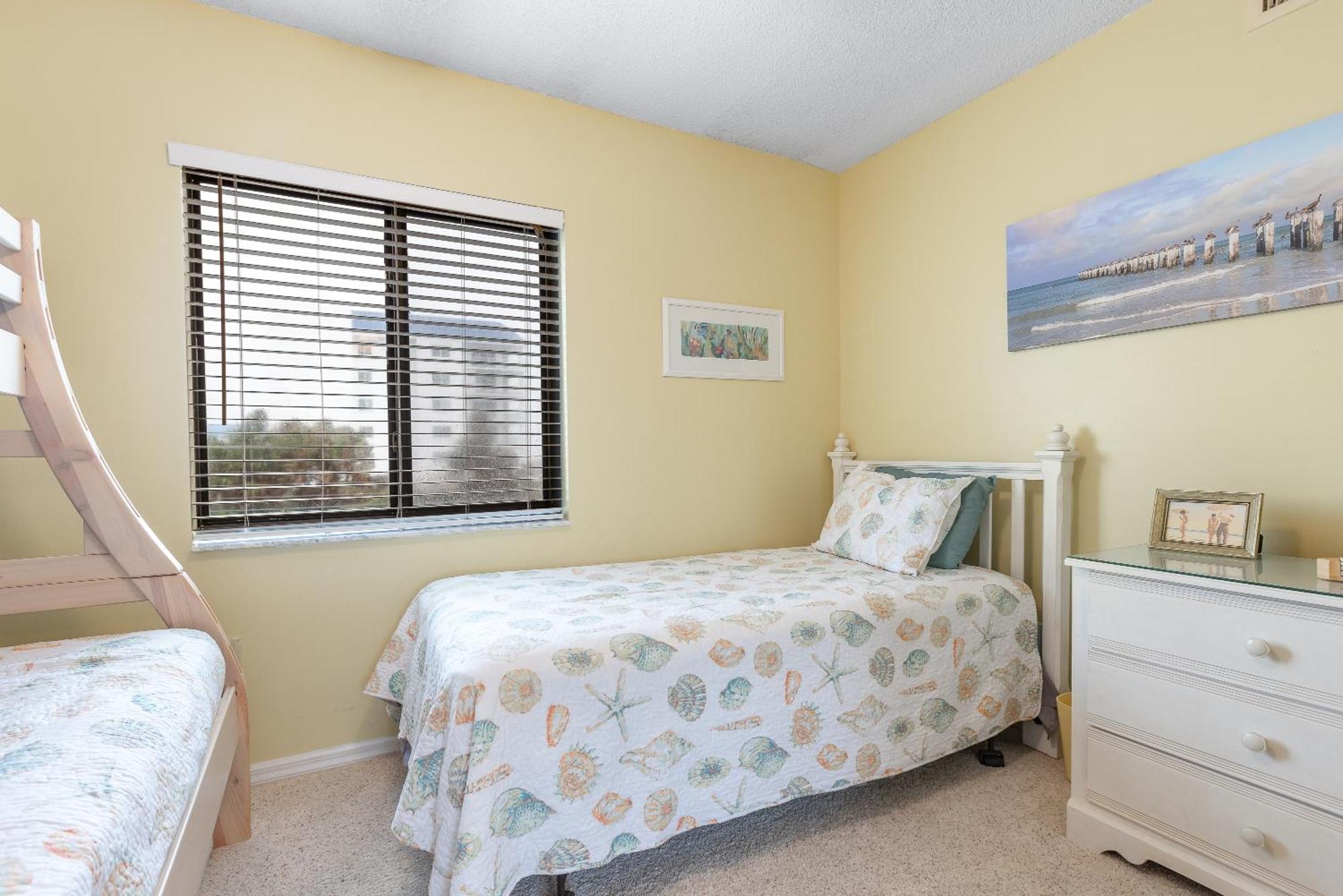 Oceanfront Corner Unit At Chadham-by-the-sea Car Free Ch210