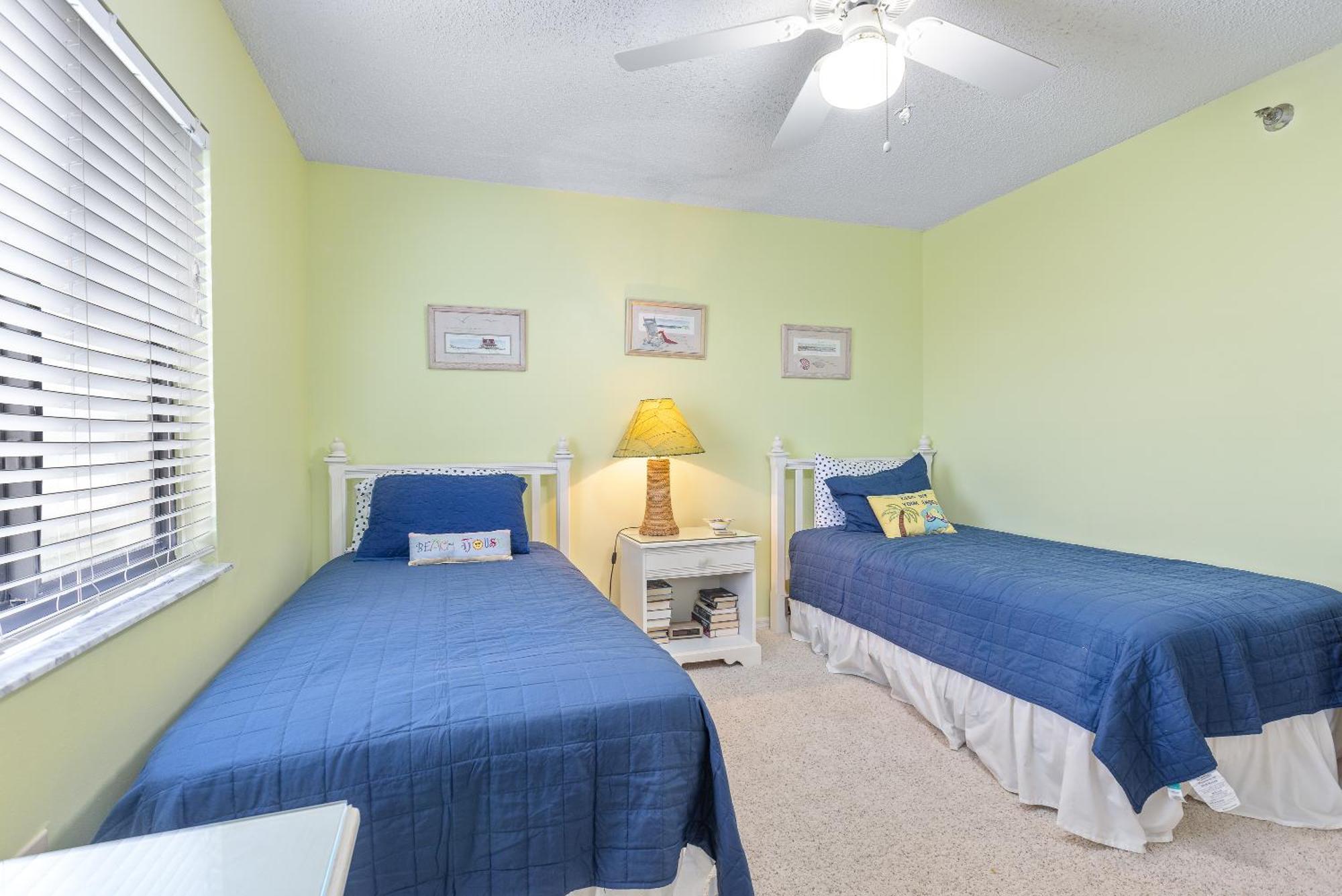 Apartment Oceanfront Corner Unit At Chadham-by-the-sea Car Free Ch210