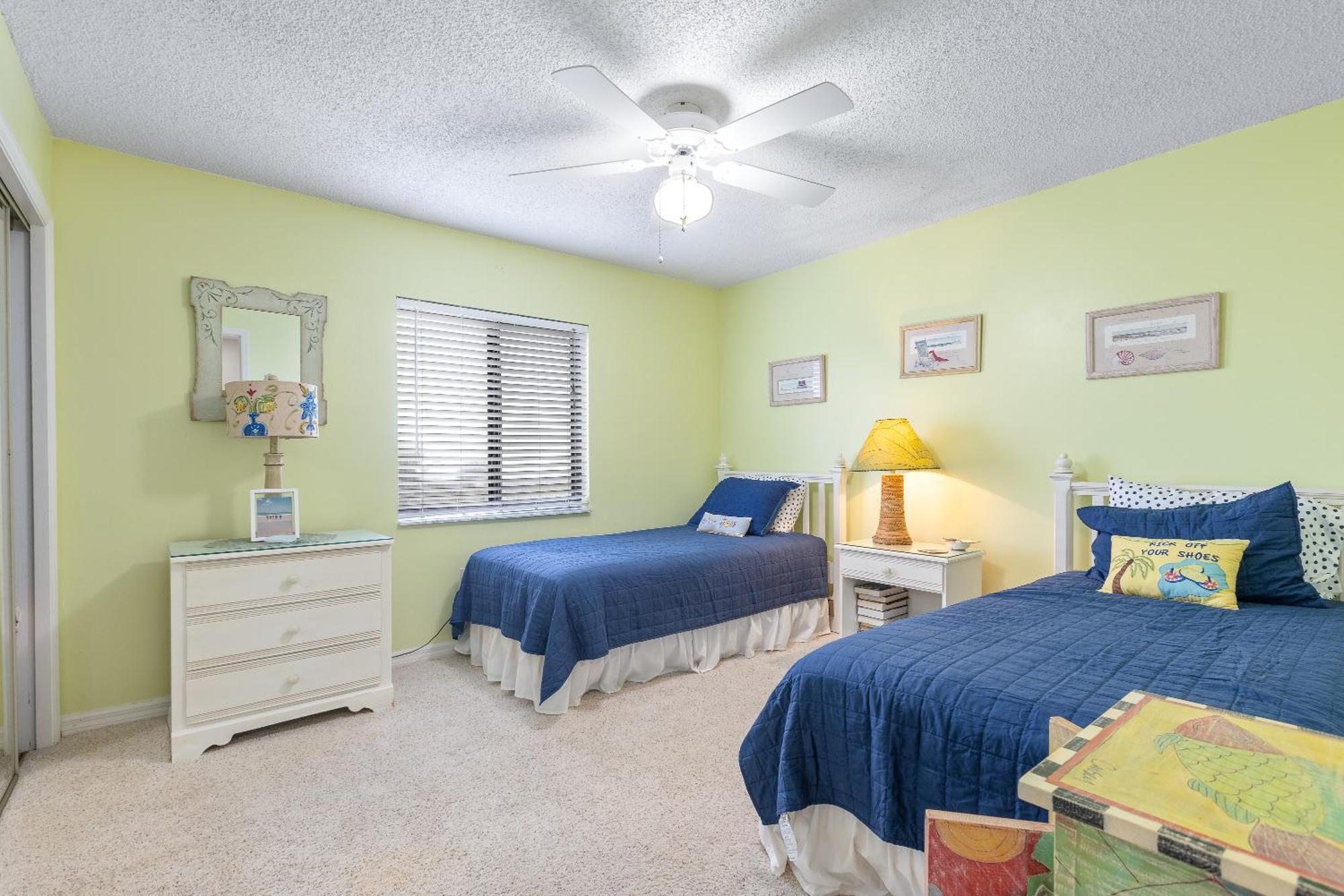 Apartment Oceanfront Corner Unit At Chadham-by-the-sea Car Free Ch210