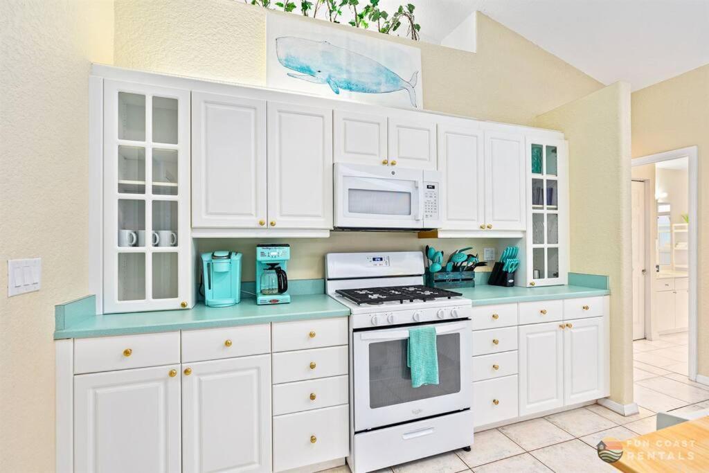 Holiday home Large House, Ping-pong, Pool Table, Dog Friendly, Steps To & Private Yard!