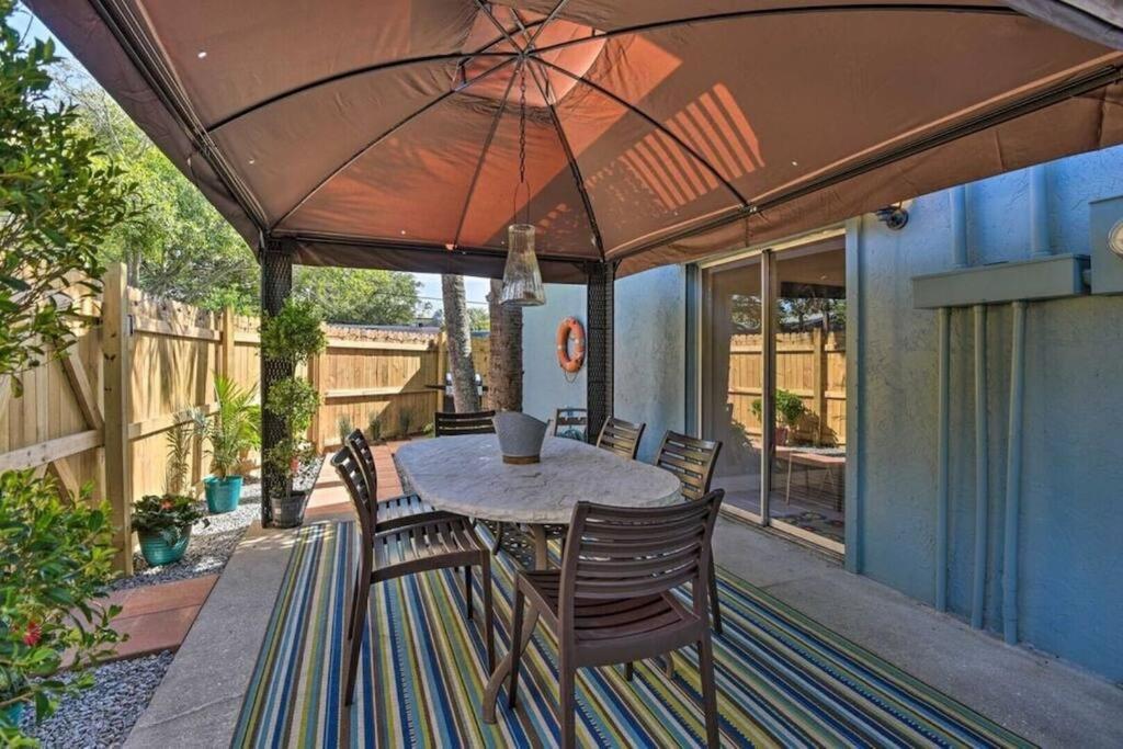 Holiday home Dog Friendly By Flagler Avenue! Fenced Yard And Garage! Walk To The Beach!
