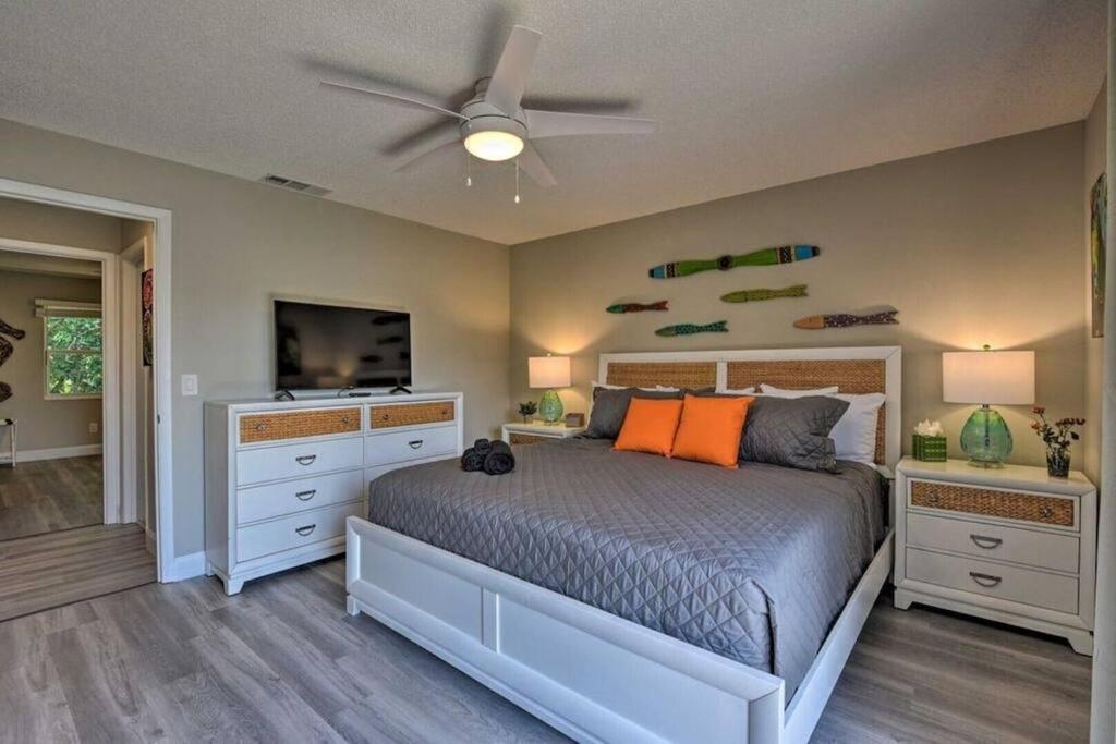 Dog Friendly By Flagler Avenue! Fenced Yard And Garage! Walk To The Beach! * New Smyrna Beach