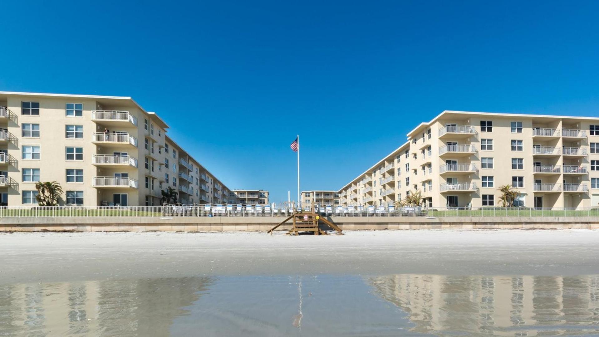 Amazing Views Of The Ocean And Pool From Floor Retreat! *