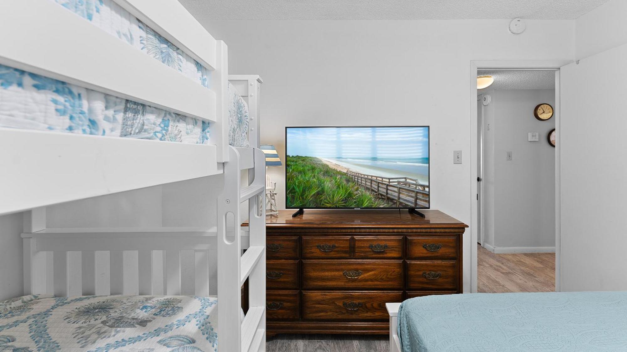 Amazing Views Of The Ocean And Pool From Floor Retreat!