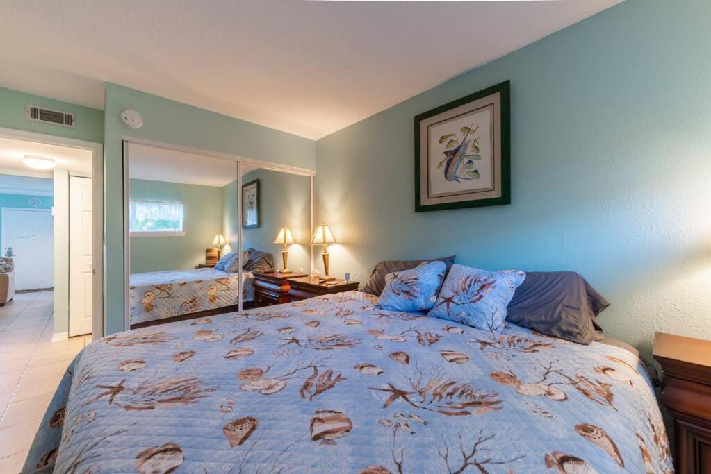 The Dancing Turtle @ Coronado Arms Apartment New Smyrna Beach
