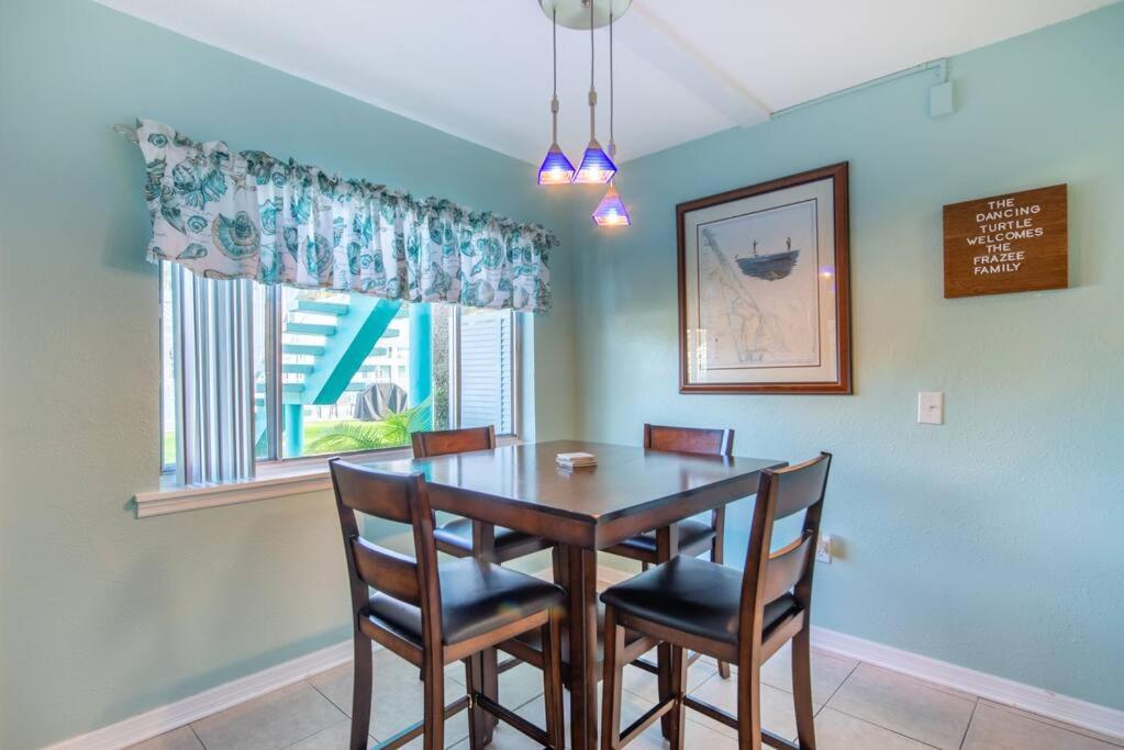 The Dancing Turtle @ Coronado Arms Apartment New Smyrna Beach